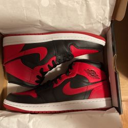 Jordan 1 Mids Banned Size 8.5 DS
