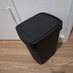 1.3 gallon trash can / waste bucket NEW
