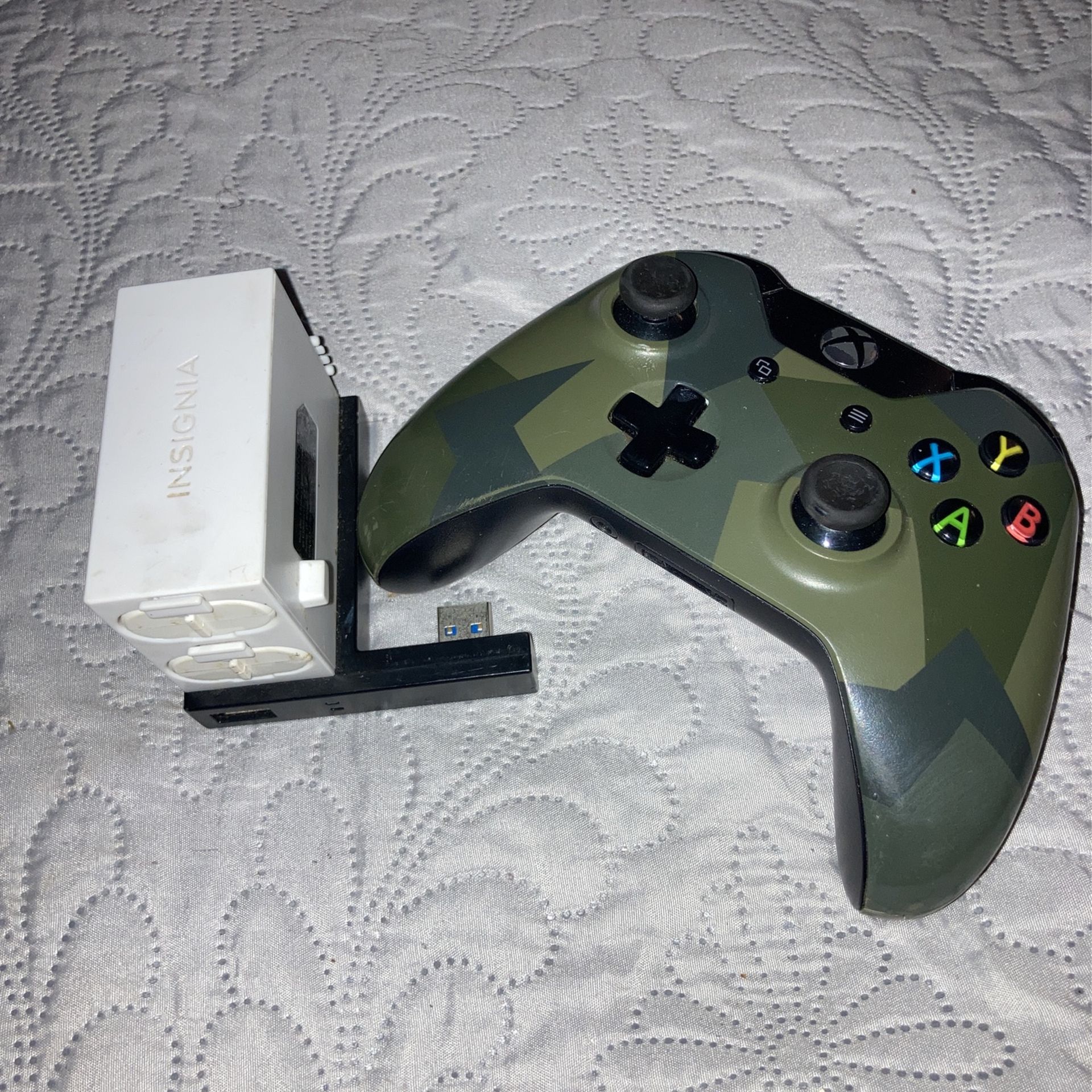 Xbox One Controller &’ Side Dock Dual Battery 