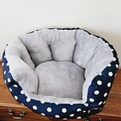 Cosmo Furbabies Navy Blue Pet Cat Dog Bed with White Polka Dots and Grey Fuzzy Plush Padded Lining. Measures 16" x 16" x 8". 

Pre-owned in excellent 