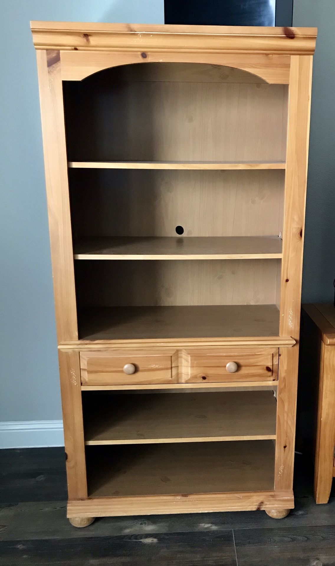 BROYHILL FONTANA PINE BOOKSHELF