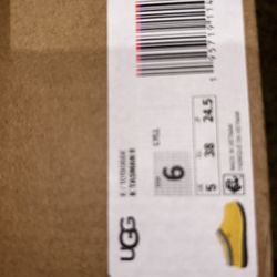 YELLOW UGG 
