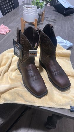 Work boots   Ariat