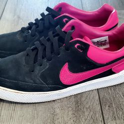 Nike Skate / Fashion Shoes - Size 10