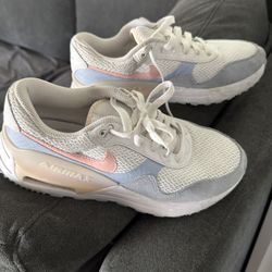 Women’s Nike Air Max