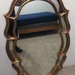 Excellent “Oval Mirror” Antique Style Mesures 42” Hight X 22” Wide Look Like New Condition 