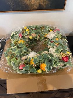 Floral wreath decoration