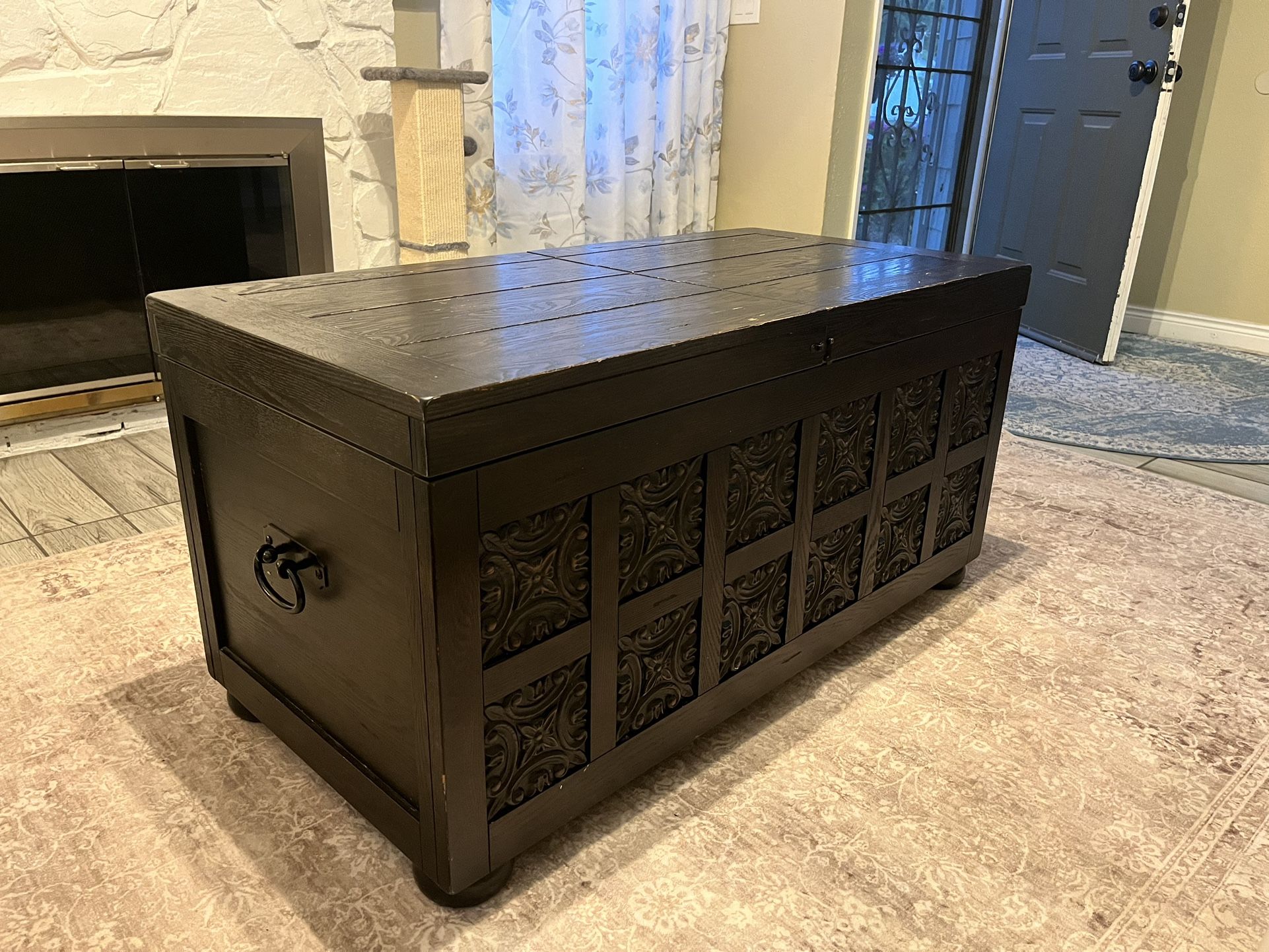 Coffee Table/Storage Chest