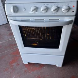 Small Electric Stove Looks Like New 
