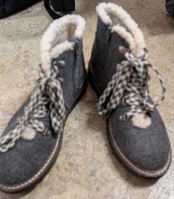 Women's hiking boots