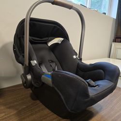 Nuna Carseat With Base And Infant Insert. 