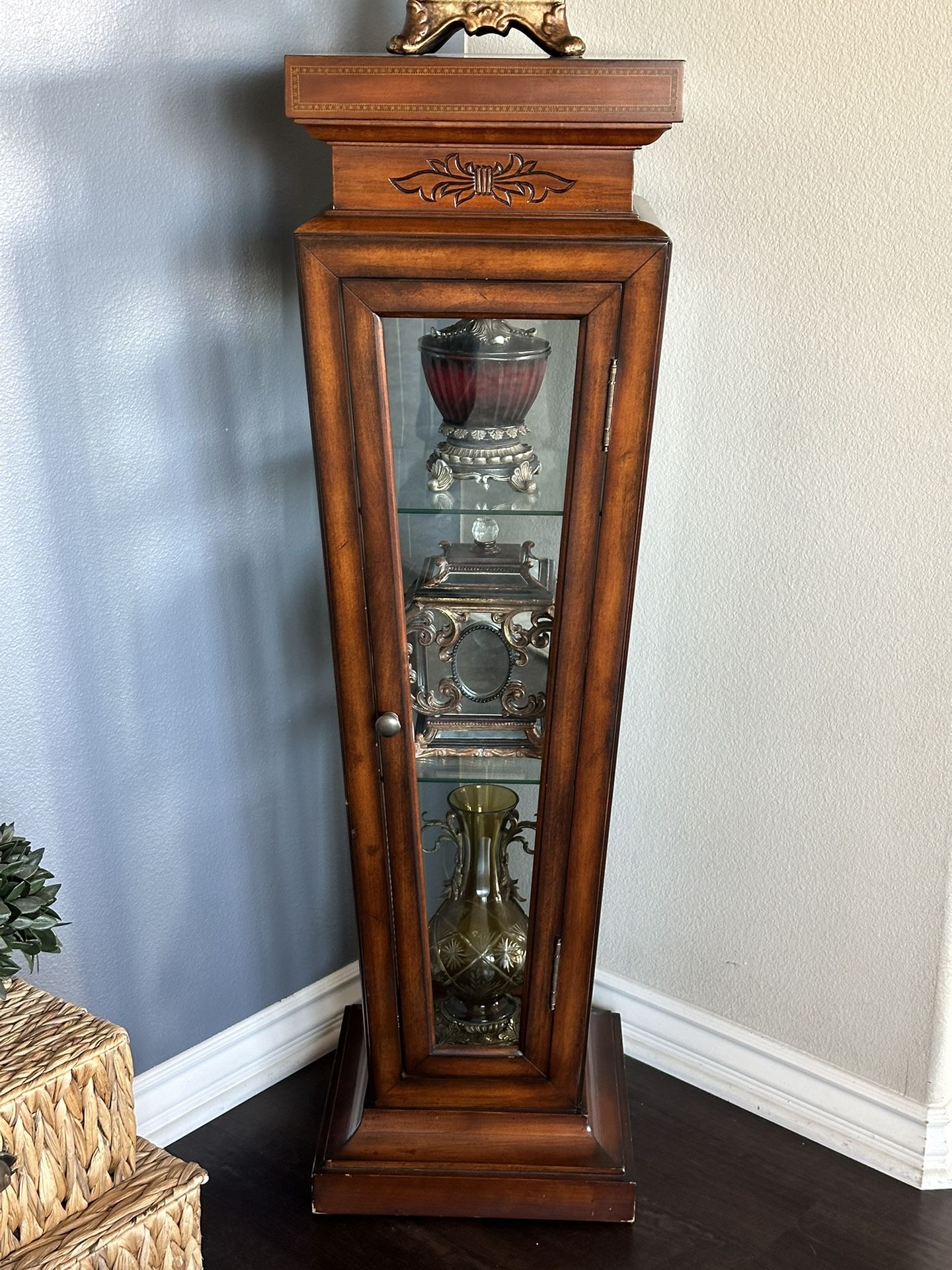 Curio cabinet, mahogany wood with glass shelves