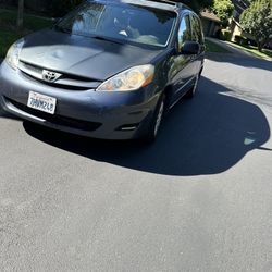 Toyota. Sienna. 2007 
