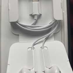 Selling Brand New iPhone Headphones 