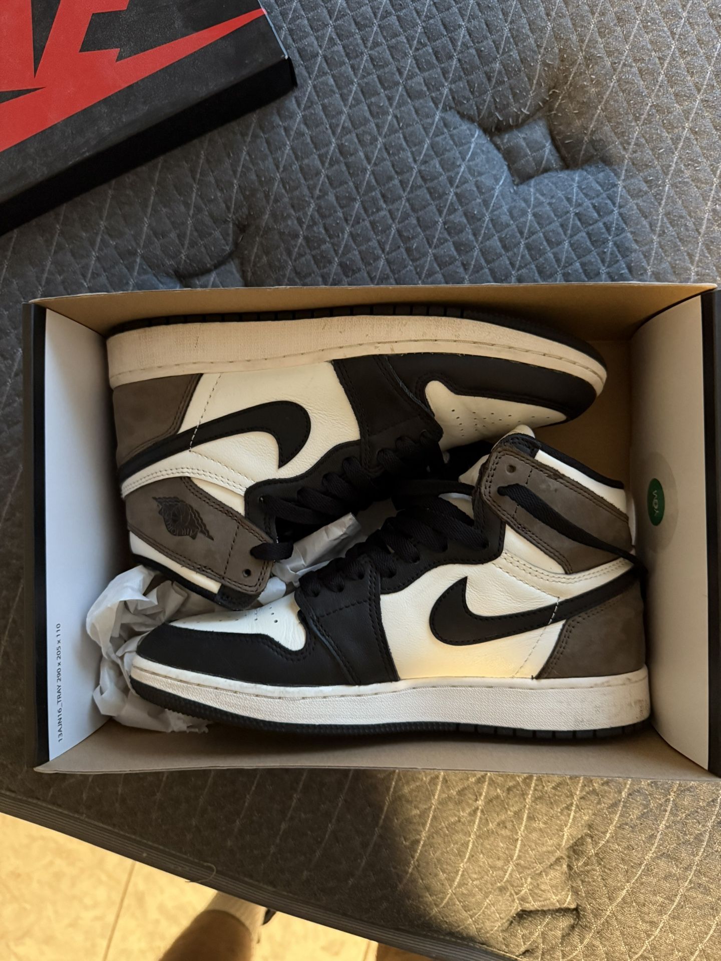 Air Jordan 1 High OG Mocha Size 5.5y