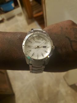 Fossil Watch Silver (Works) Just Needs A New Battery Put Inside