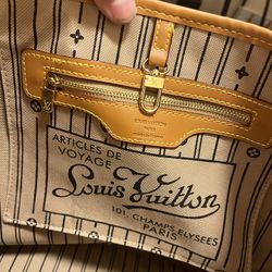 Louis Vutton purse 