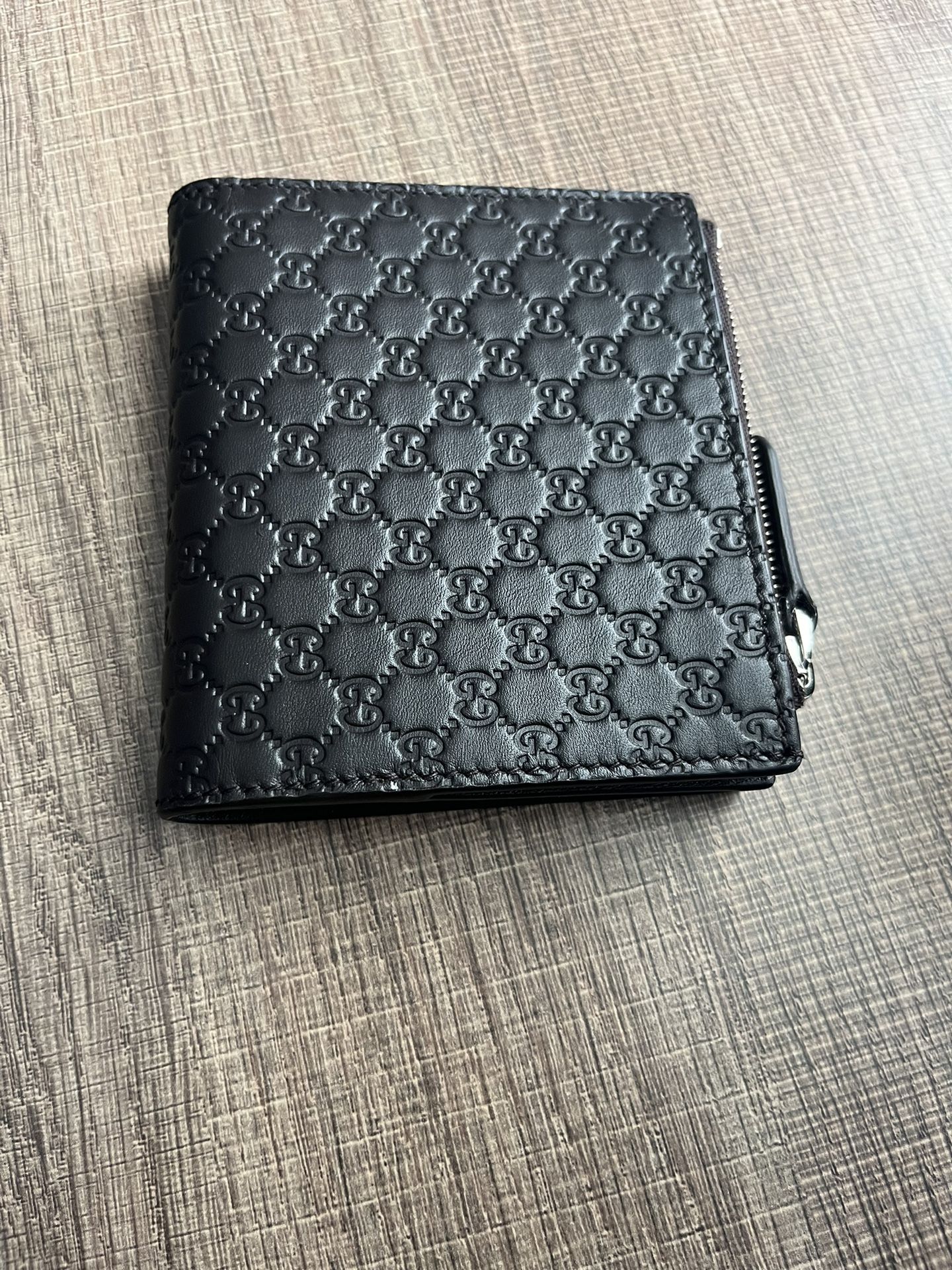 Gucci Bi-fold Wallet w/ Zipper Pocket 