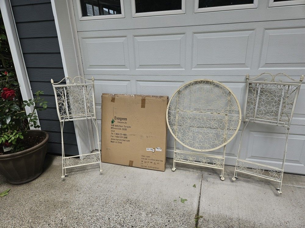 Outdoor Table 28" Glass Top 2 Chairs