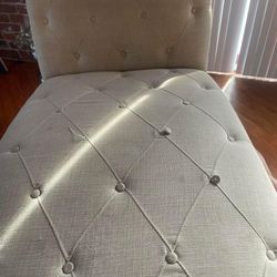 Tufted Chaise 