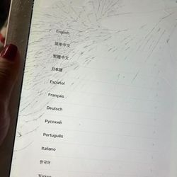 Pre Owner Ipad Work Perfect ( Need Screen Repair)  SALE TODAY  $50 🎈