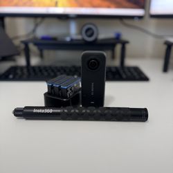 Insta 360 x3 w/ 3 Batteries and Invisible Selfie Stick