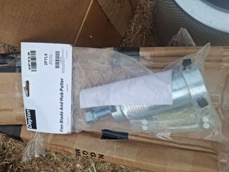 Fan blade and hub puller