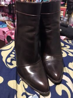 Women boots in really good condition 9 1/2