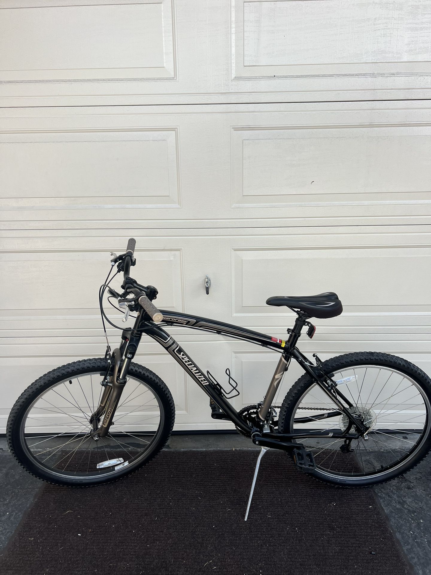 SPECIALIZED HARDROCK MOUNTAIN BIKE