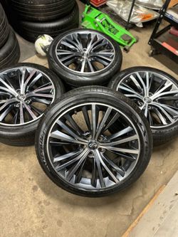 Infiniti Q60 wheels & tires 235/40/19