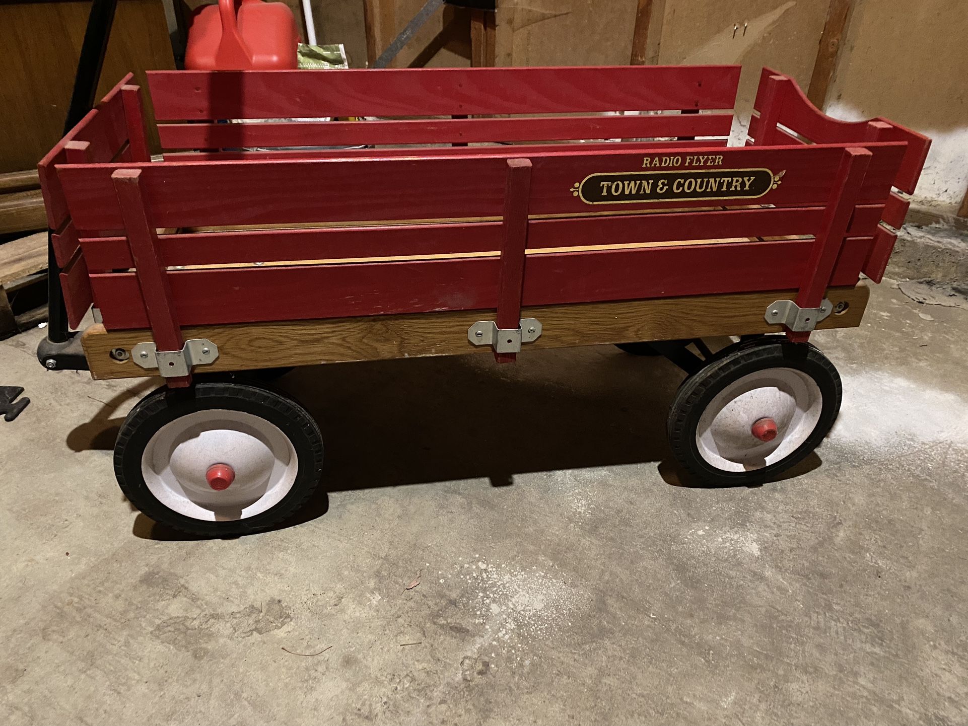 Radio Flyer Town & Country Wagon