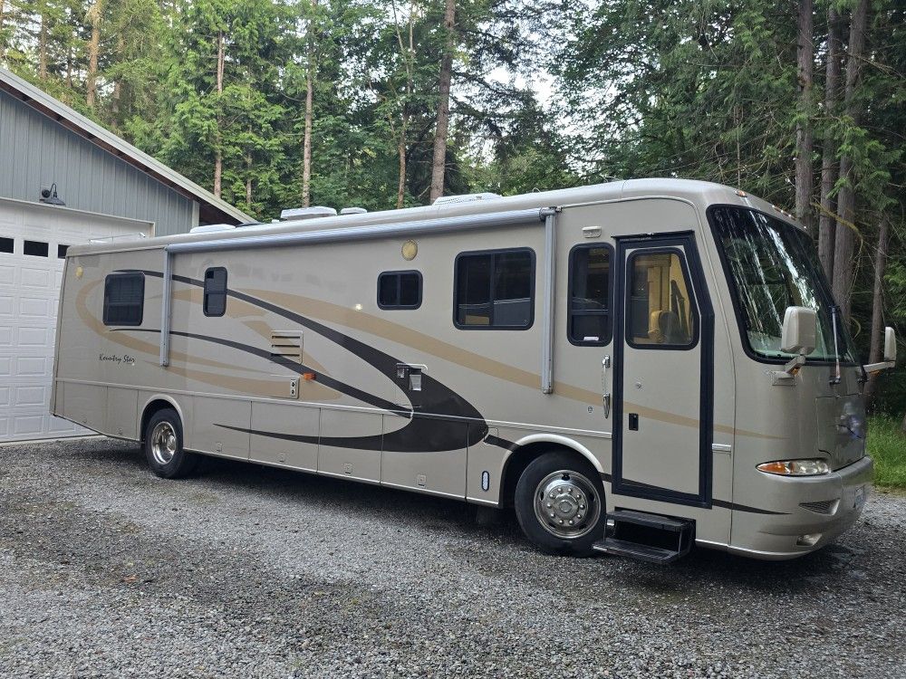 2003 Newmar Kountry Star model 3905