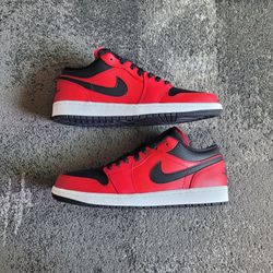 Air Jordan 1 Low "Reverse Bred Pebbled Swoosh"