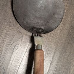 Iron Tawa with Wooden Handle