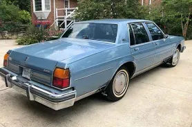 89-87 Delta 88 lower front fender stainless steel trims . Moldings.
