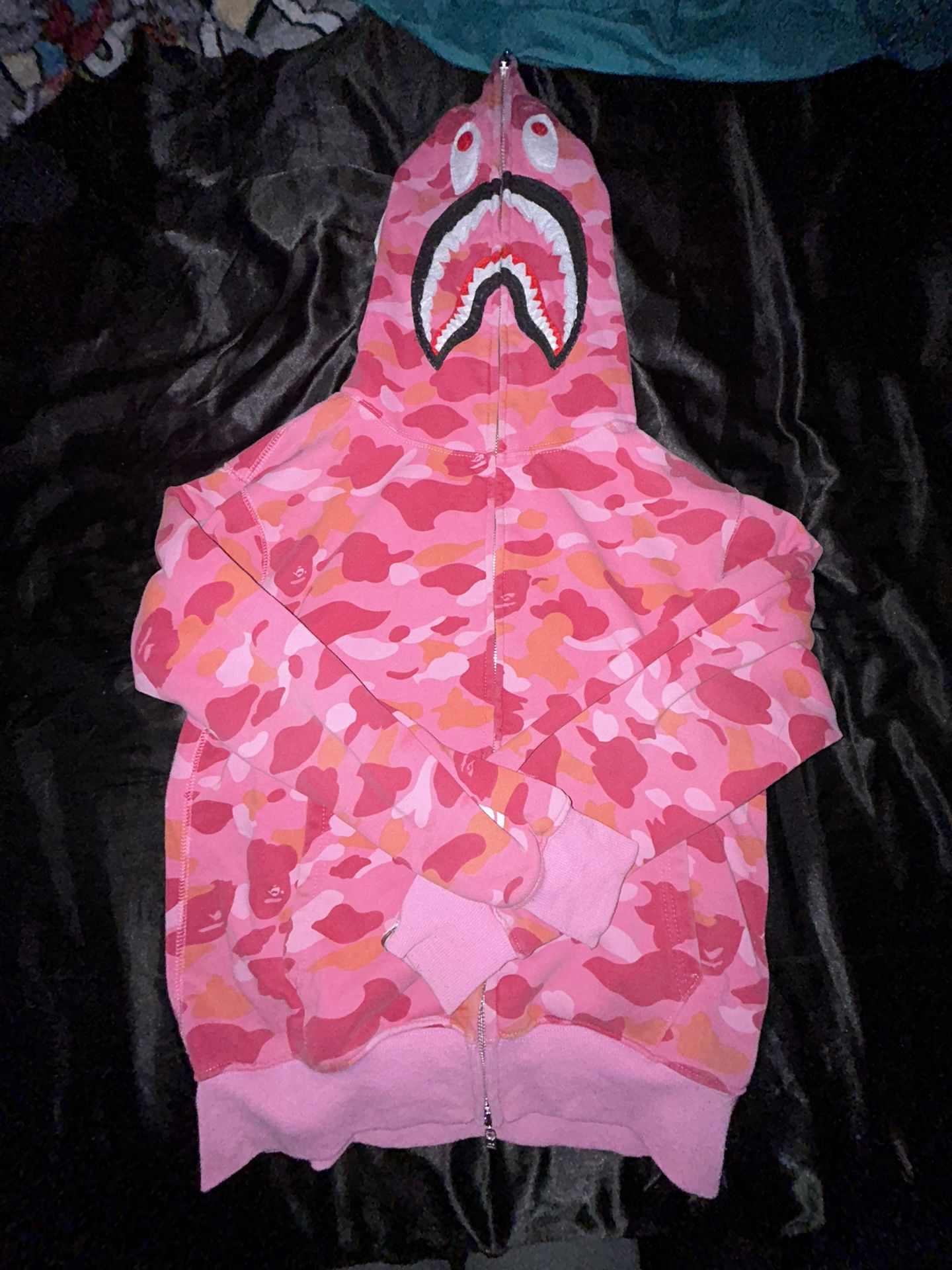 PINK BAPE HOODIE (NEED GONE) (PRICE NEGOTIABLE) SIZE SMALL  