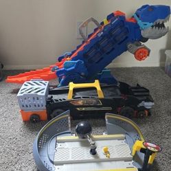 Hot wheels track set(3 items) all