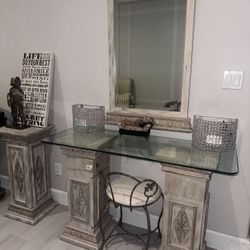 Tv Stand Or Vanity - Great Beige Antique Unique With Glass Top And Side Storage 