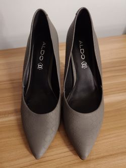 Women's Grey Aldo Pumps Heels Size 8.5