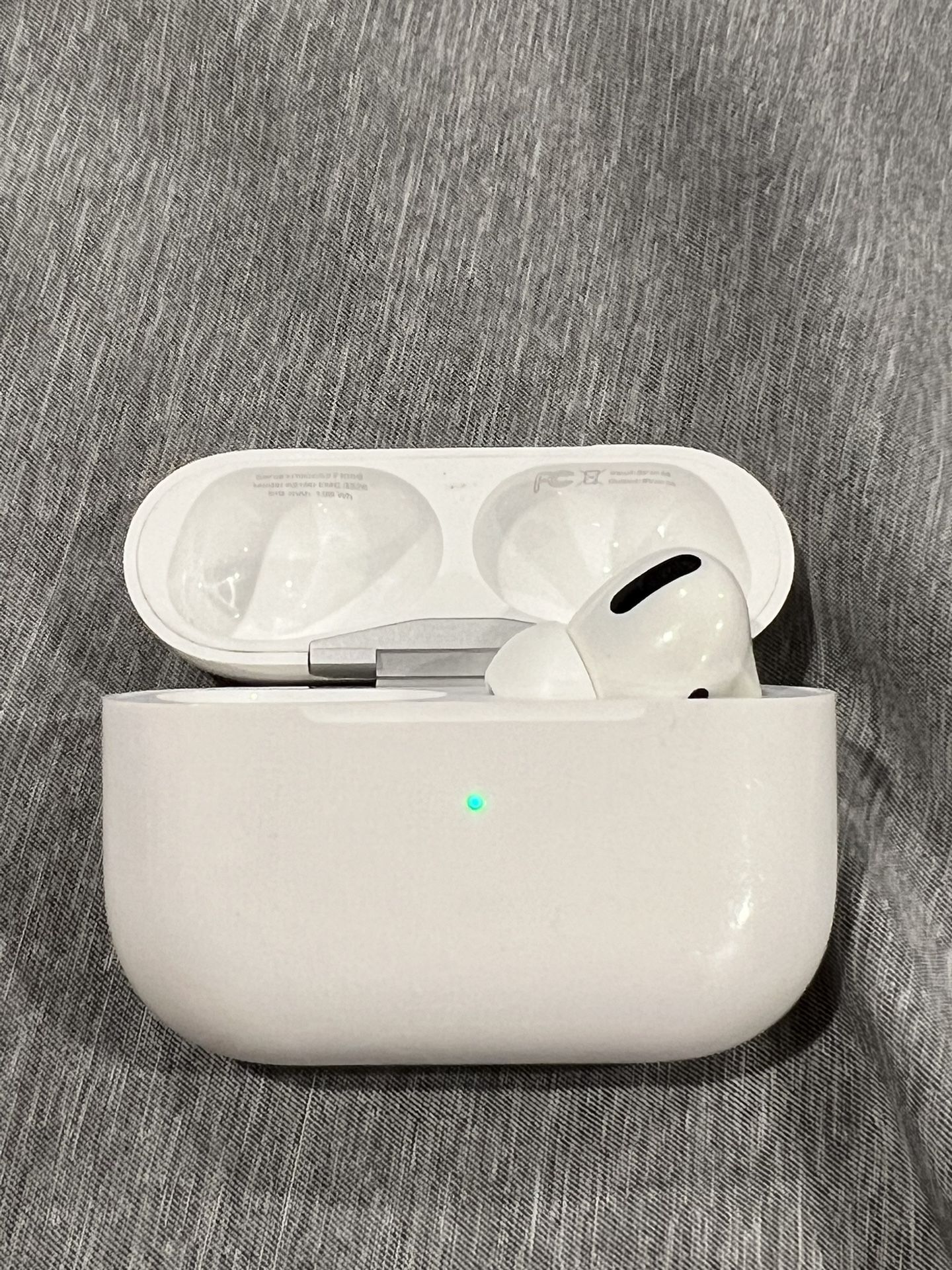 Right Airpod Pro and Case