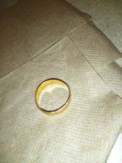 Size 7__8_9 gold wedding ring
