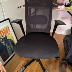 🇳🇴 The "Wait, My Back Doesn't Hurt?" Chair – HÅG Futu 1100