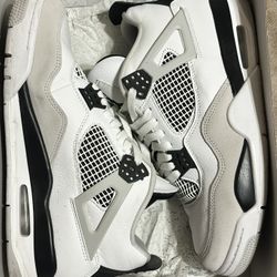 Jordan 4’s Military Black 9.5