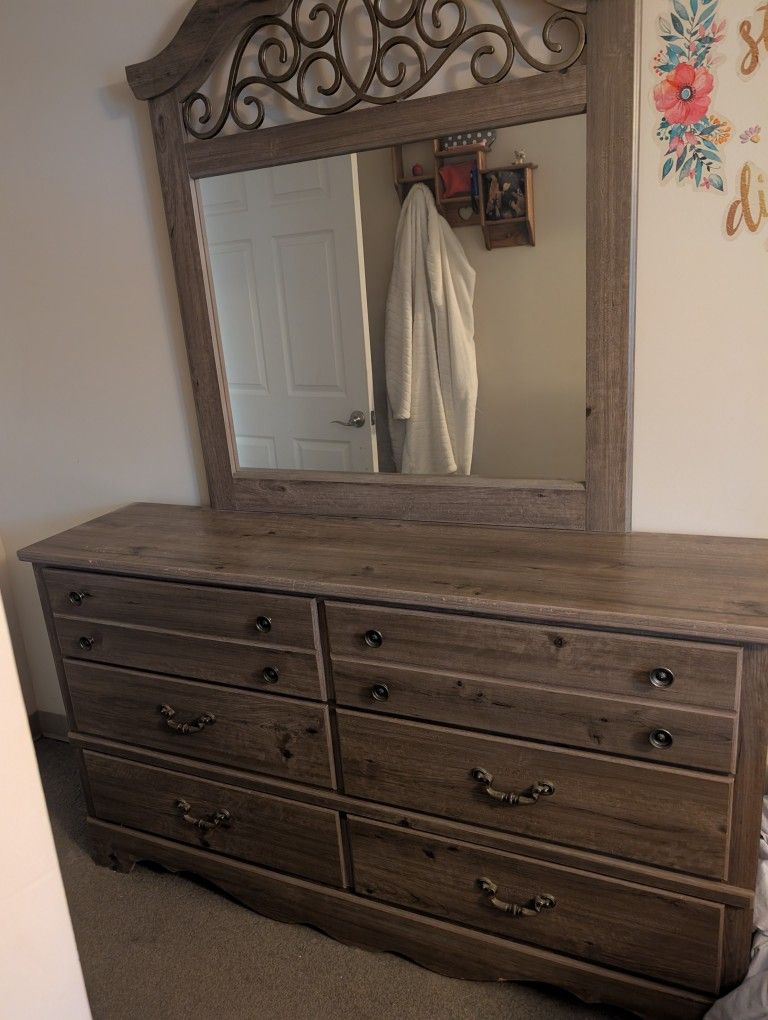 Queen Bed And Matching Dresser With Mirror