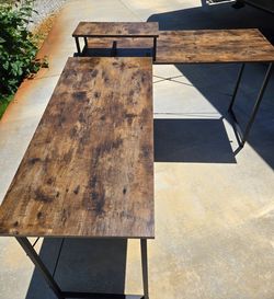 DESK CORNER