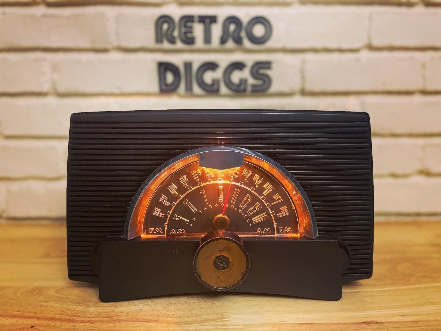 Vintage General Electric GE Model 408 AM/FM Tube Radio (serviced)