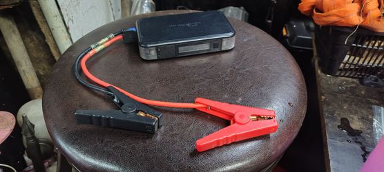 Excellent and very portable car jumping system with lights