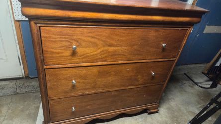 Large 3 dawer dresser