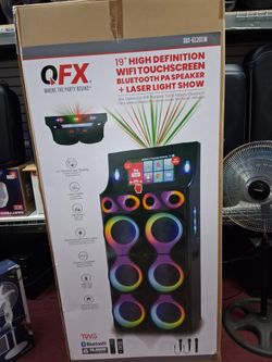 6 speakers 19" touch screen with Bluetooth and wifi.  30000 watts . Free 🎤 🎤 🎤