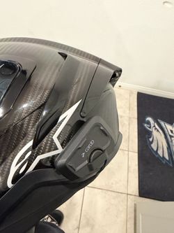 Cardo freedom 2x…Not the helmet